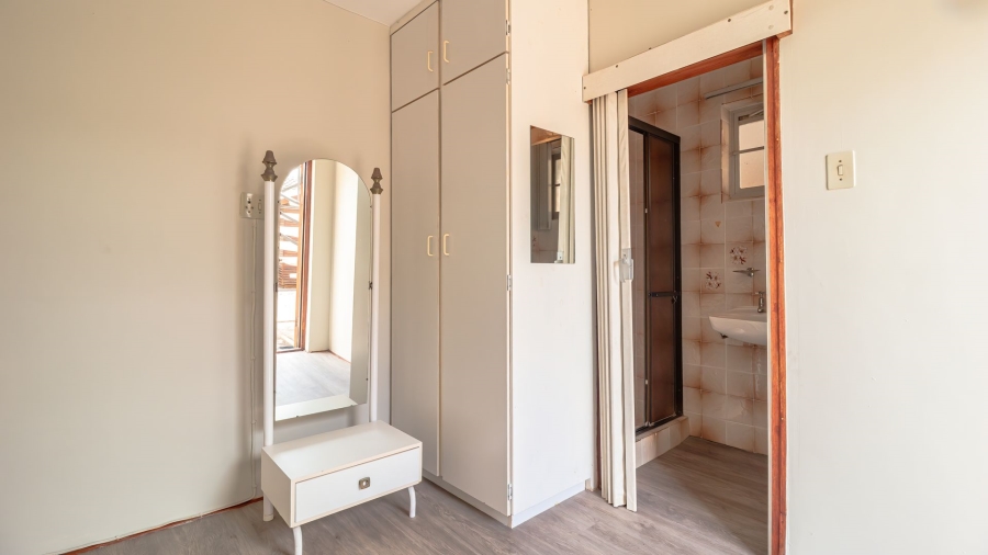 To Let 4 Bedroom Property for Rent in Gordons Bay Village Western Cape